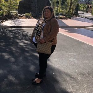 Meet your Posher, Floress